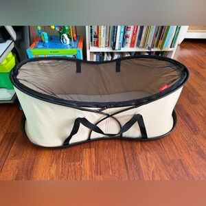 Phil & Teds Nest Portable Baby Bassinet and Travel Bag Beige